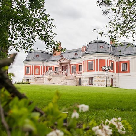 Voeroes Kastely Kunbaracs Exteriér fotografie