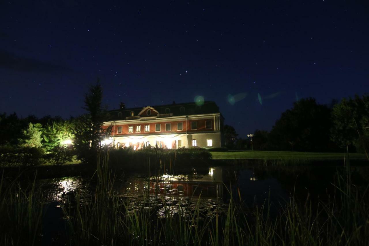 Voeroes Kastely Kunbaracs Exteriér fotografie